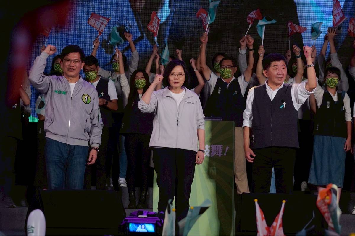 陳時中民調後來居上 吳子嘉曝原因：全靠蔡英文廟口開講 新頭殼 LINE TODAY