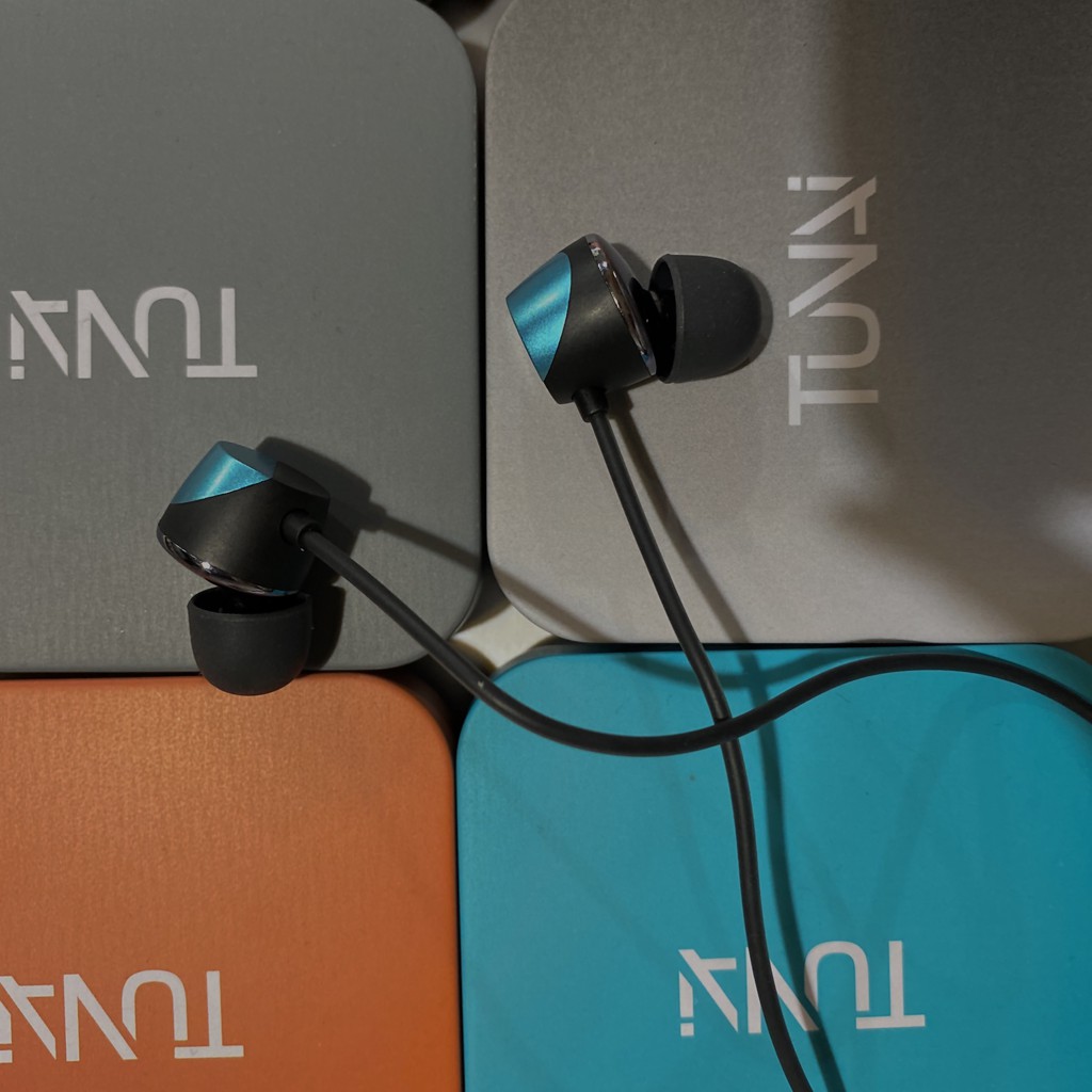 ｜ 商品特色 ｜高頻 清晰且細節豐富中頻 飽滿圓潤低頻 低沉渾厚環繞音效的臨場感富有設計感且平價的高品質________________________________________________