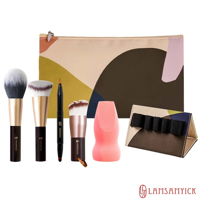 ●雙斜面粉底刷：讓單刷兼具兩種功能； 一面上底妝，另一面修容勻推(使用較深色號五官修飾時，推開不會有色塊及線條感。)●蜜粉/粉餅刷(化纖)：仿動物毛製成，極致細膩，蓬鬆柔軟，妝感薄透自然●306攜帶型