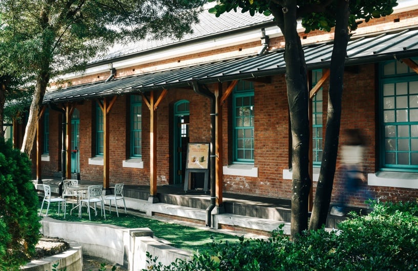 全台30間星巴克特色門市盤點！星巴克不只進駐古宅，鐘樓門市、貨櫃屋門市也超美超好拍