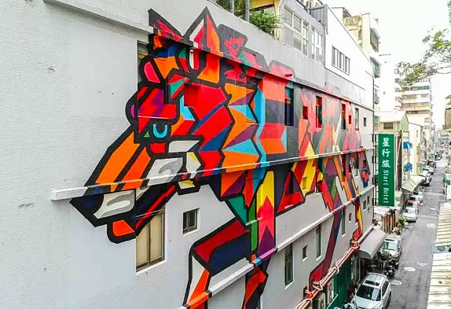 ▲星行旅的外牆有大大的壁畫（圖／星行旅）