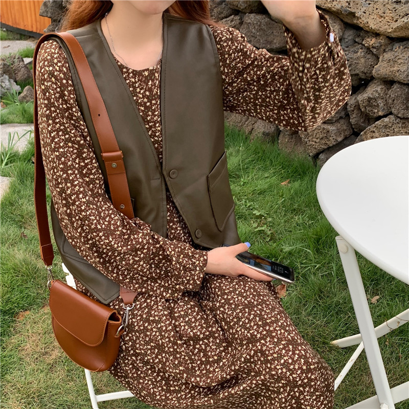 碎花連衣裙本店有出售， 店內搜索貨號：177921【貨號】：177921【材質】：PU僅供參考 不做實際標準【尺寸】：Size（cm）衣長49胸圍92 因測量方法不同，允許3-5CM的誤差,誤差範圍內