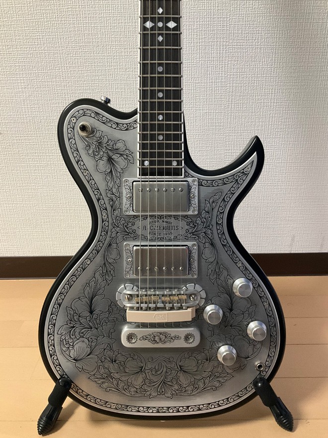 俺の楽器・私の愛機】669「コレはニコイチっていうのかな？」（BARKS）