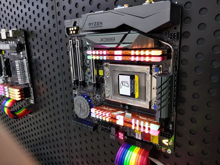 Computex 不能沒有 RGB！從鍵盤、機殼、主機板到風扇都要閃亮，一次看完展場中炫麗的「光害」產品