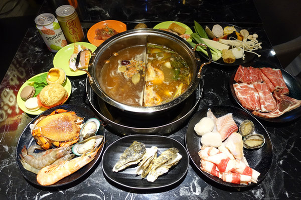 台北聚餐火鍋吃到飽-嗨蝦蝦百匯鍋物吃到飽，罐裝啤酒喝到飽，單點級水準火鍋吃到飽，頂級和牛、生蠔、盒裝冰品吃到飽