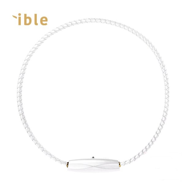 【商品描述】1.PM2.5去除率達99.9%2.甲醛分解率達99%3.一機多用【商品規格】1. 商品名稱：ible Airvida M1鈦項圈負離子清淨機2. 產地：台灣3. 重量：20公克4. 鈦頸