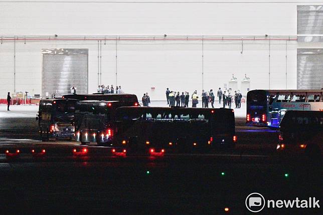 18人拒絕檢疫！第二波武漢包機9時43分起飛 預計12時抵台