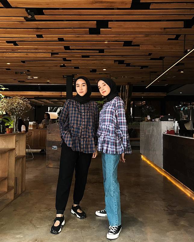 Featured image of post Baju Couple Sahabat Perempuan Berhijab Beli pakaian couple muslim online berkualitas dengan harga murah terbaru 2020 di tokopedia