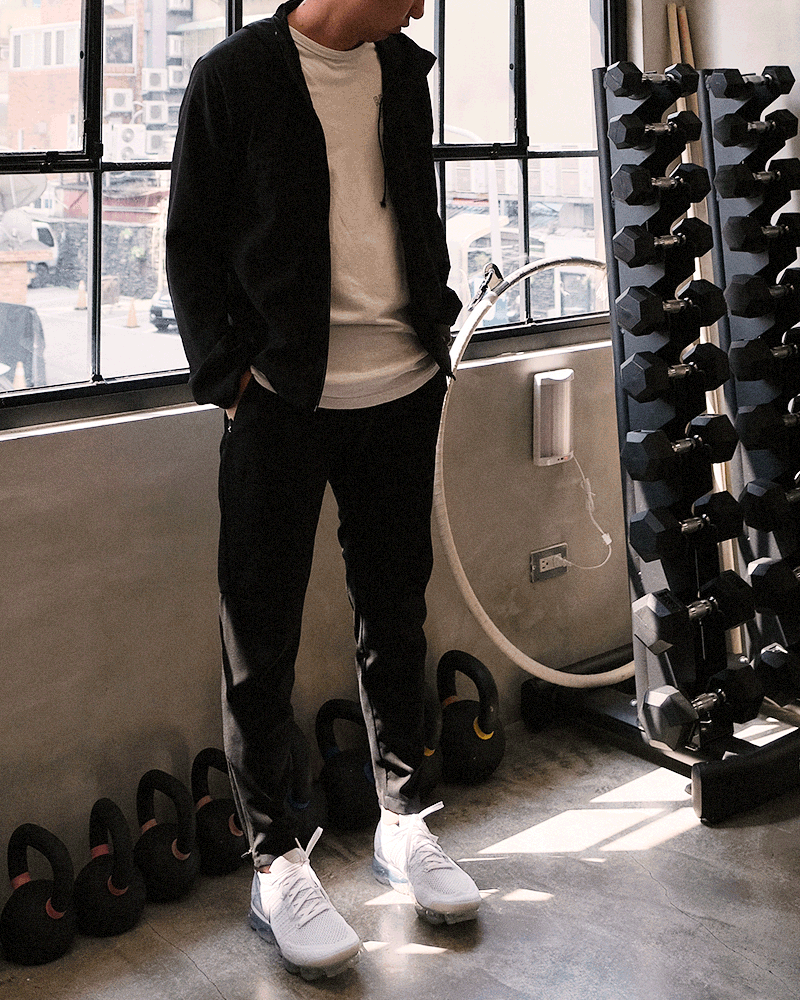 正面雙拉鍊口袋/腰頭鬆緊/褲口側拉鍊 商品長度/長版商品版型/適中商品厚薄/適中商品彈性/無