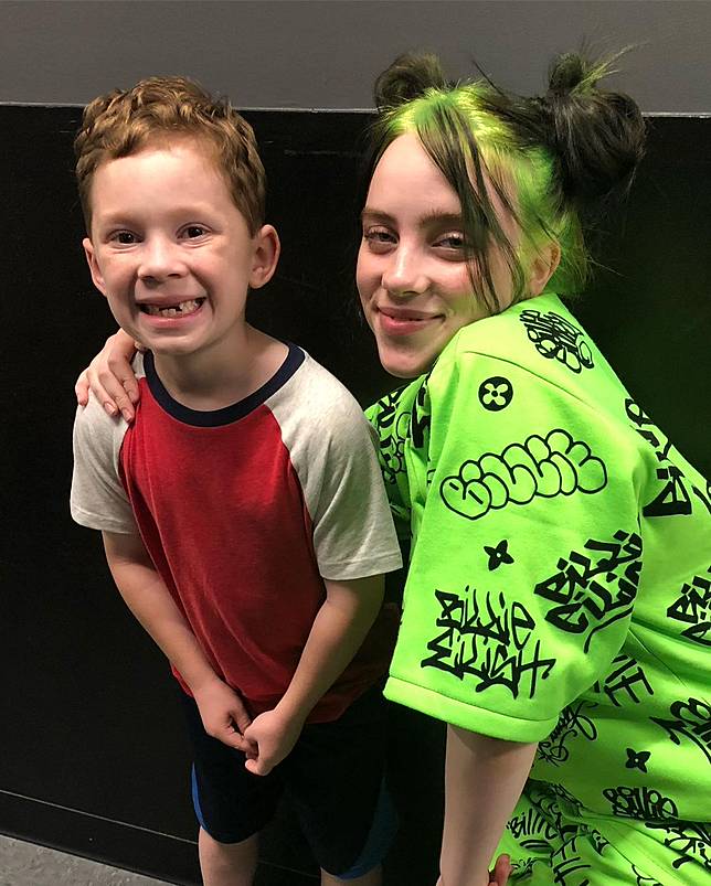 尷尬又不失禮貌的他笑出皺紋惹網民關注 假笑男孩gavin Thomas 我是真心在笑的 Madame Figaro Line Today