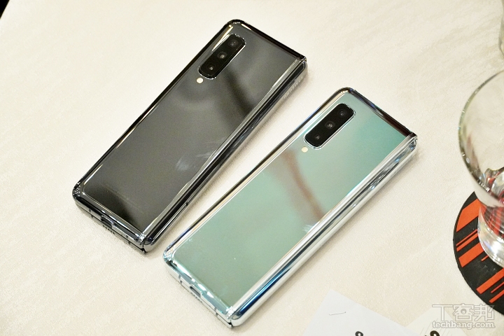 共有鈦空銀和星際黑兩色