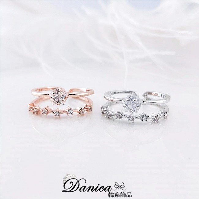 款 式 顏 色玫瑰金銀色單個價 韓妞最愛 不藏私推薦時尚個性百搭款商 品 尺 寸0.8*2CM 星星:0.5CMUS:6.5號 17號內直徑約:1.7CM可微調 材 質 說明 德國拋光技術+專櫃CZ鑽