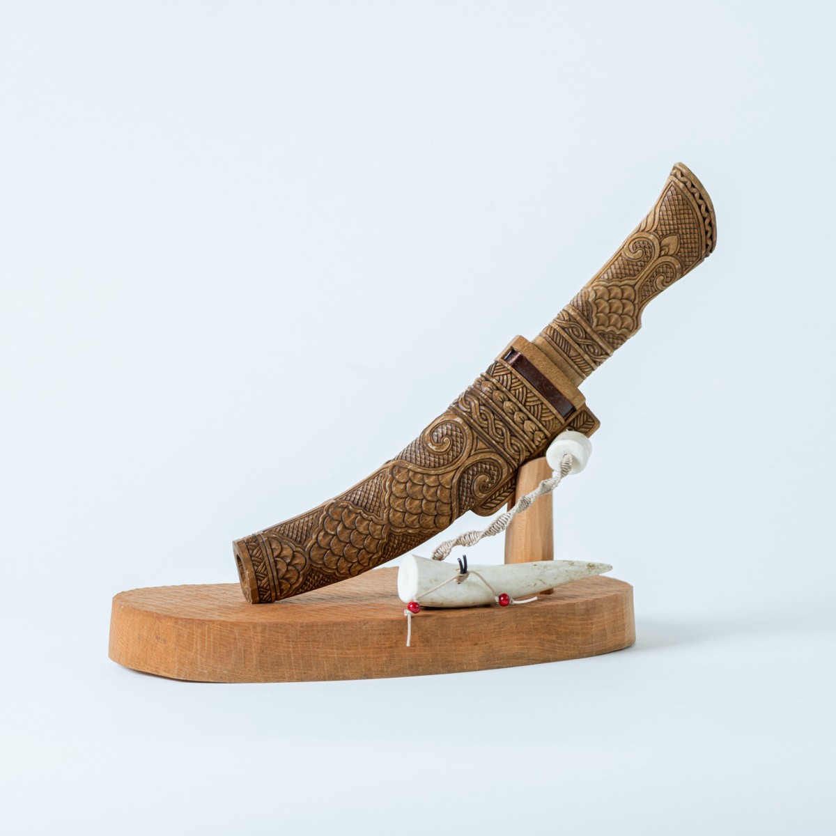 アイヌマキリ。魚の形状 彫刻工芸品