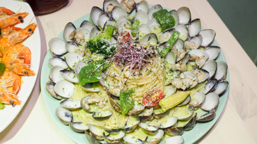 【西門美食】西門顛倒餐廳 多達五十顆蛤蜊的痛風義大利麵有夠狂 痛風蝦蝦也很浮誇！