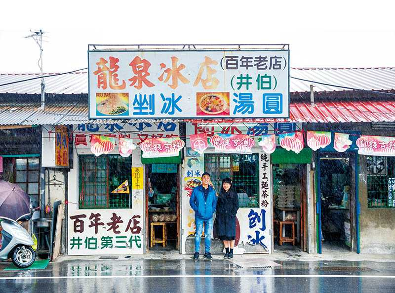 位在麻豆中央市場的「龍泉冰店」，已有百年歷史，所有配料維持店家自製的傳統。（圖／宋岱融攝）