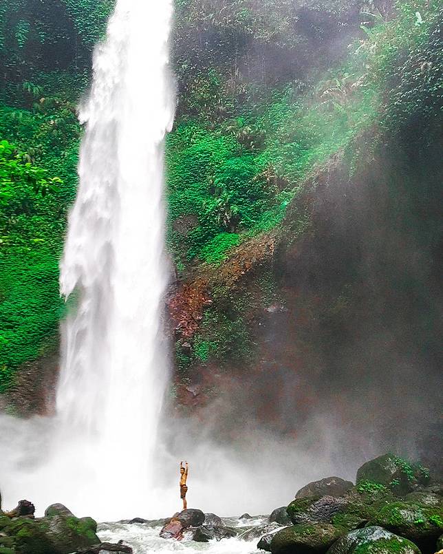10 Air Terjun Indonesia yang Kekinian, Murah, dan Instagramable