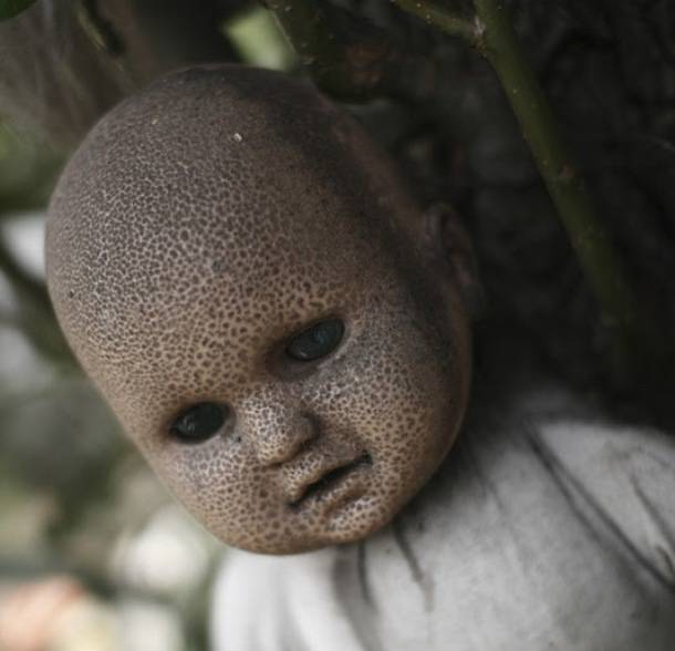 Hii, 18 Foto dari Pulau Boneka Ini Buktikan Mainan pun Bisa jadi Menyeramkan, Buatmu Serasa Diikuti