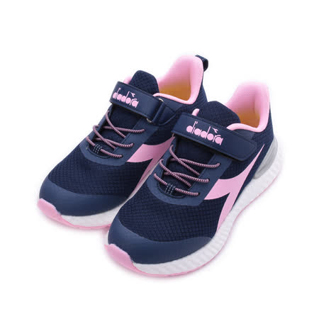 超寬楦鞋頭，腳趾自由舒展 配置康特杯後套，穩定支撐 ETPU創新彈力球爆米花中底 耐磨橡膠大底，提升抓地力