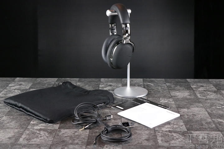 「六角白星」無線降噪耳機開箱！Montblanc 萬寶龍首款商務耳機 MB01 動耳試聽