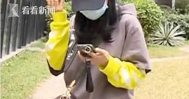 狂砸百萬胸部整形　火辣人妻崩潰：正面變四顆
