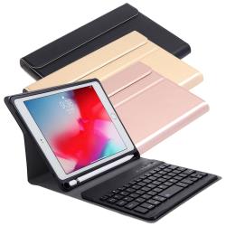◎五種iPad Mini 7.9吋平板皆適用，專業筆槽座設計、可放Apple Pencil。|◎筆槽、鍵盤與皮套三合一。皮套可單獨使用，支援iPad Mini功能鍵，巧克力式鍵帽。|◎產品保固一年。品