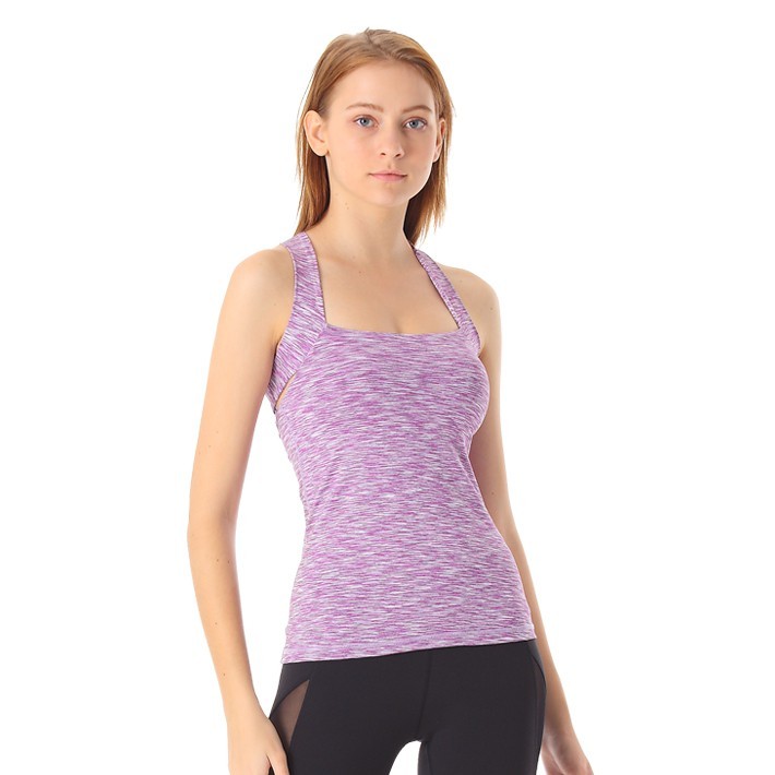 / rebecca交錯寬肩美背上衣 - 銀河紫 /  紫紋布面低調優雅展現瑜珈內斂氣息 肩帶粗細交錯而成美化背部線條時尚顯瘦 低胸大方剪裁設計凸顯頸部曲線與迷人鎖骨 加強整體包覆性具有集中聚攏效果 使用透氣網布親膚貼合身形舒適無負擔   顏色:銀河紫 材質:88%尼龍12%彈性纖維 贈送高密度加厚胸墊(1 pair)