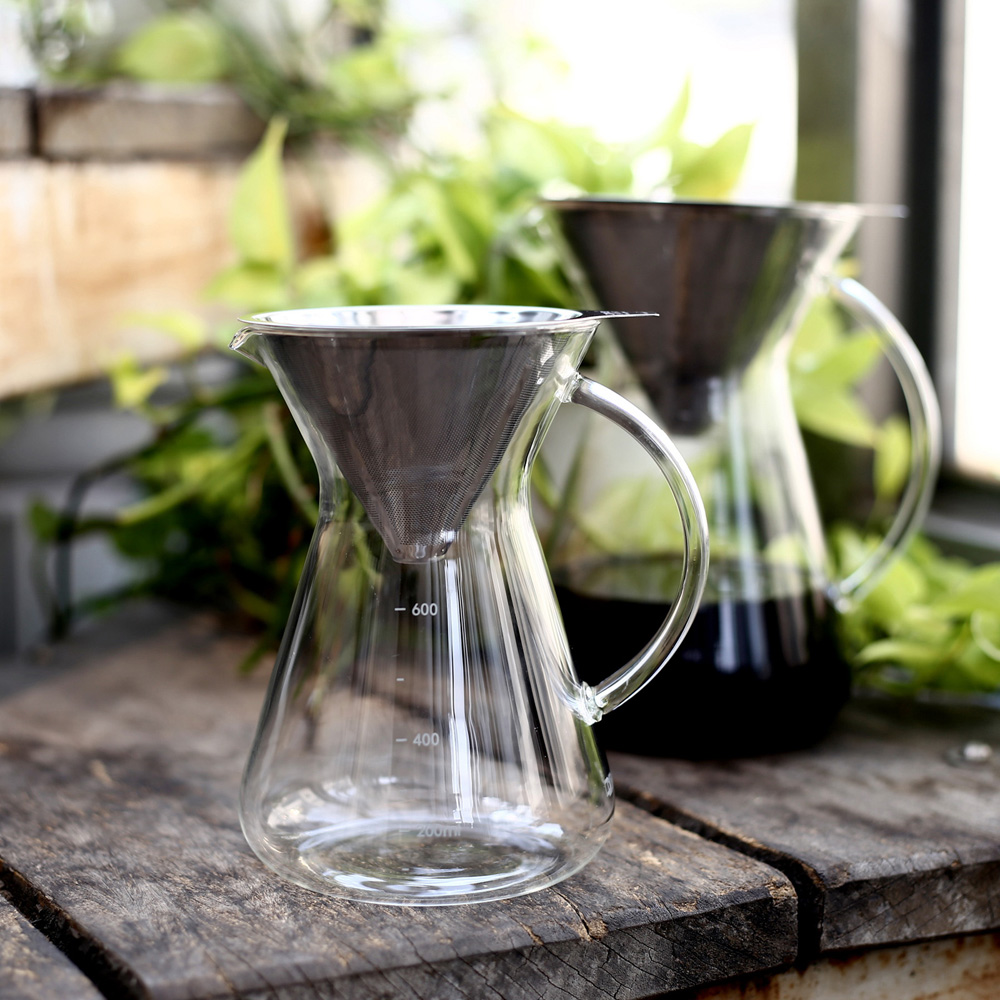 ♦ 18 -8優質不銹鋼(SUS304)研製高密度濾網/ 不含重金屬、雙酚A、塑化劑，不起化學變化更耐用。♦ 口感層次更豐富/ 保留咖啡最原始的風味，讓味蕾層次更提升。♦ 兩用濾杯/ 搭配使用濾紙的純