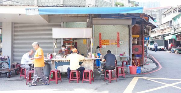 【台北美食】阿桃油飯-沒有明顯招牌的15元油飯店