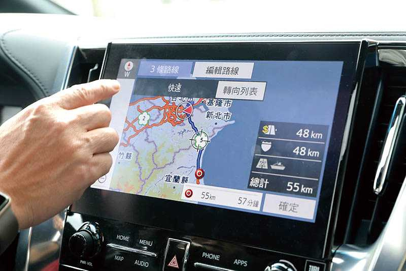 中控台觸控螢幕從8吋升級成10.5吋，並具備中文導航與Apple CarPlay／Android Auto連線功能。（圖／王永泰攝）