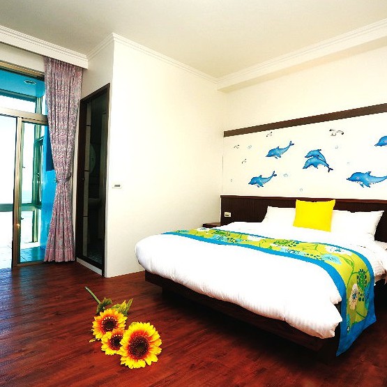 從前，有一個古老的中國傳說在這裡發生：龍宮裡的龜將軍，愛上了龍王的女兒—噶瑪蘭公主，這段戀情曝光後，龍王一氣之下把龜將軍變成了龜山島，自己的女兒則化作連綿不絕的蘭陽平原，讓彼此只能隔著太平洋相望。站在