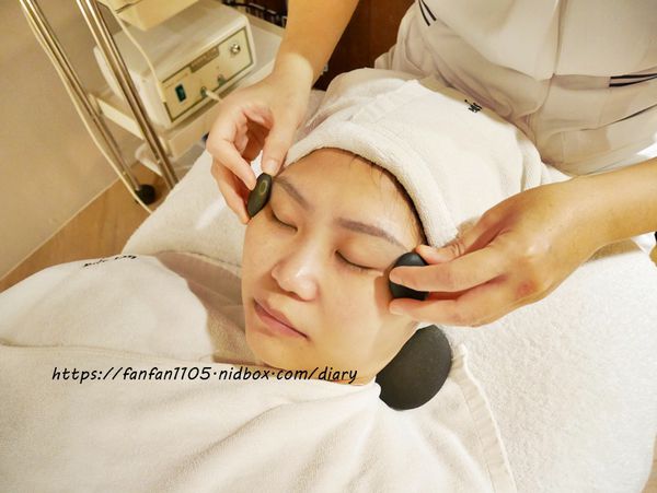 臉部保養【her spa和和恬】#毛孔潔淨護理 #熱石 #生理按摩 #碳酸面膜 (32).JPG