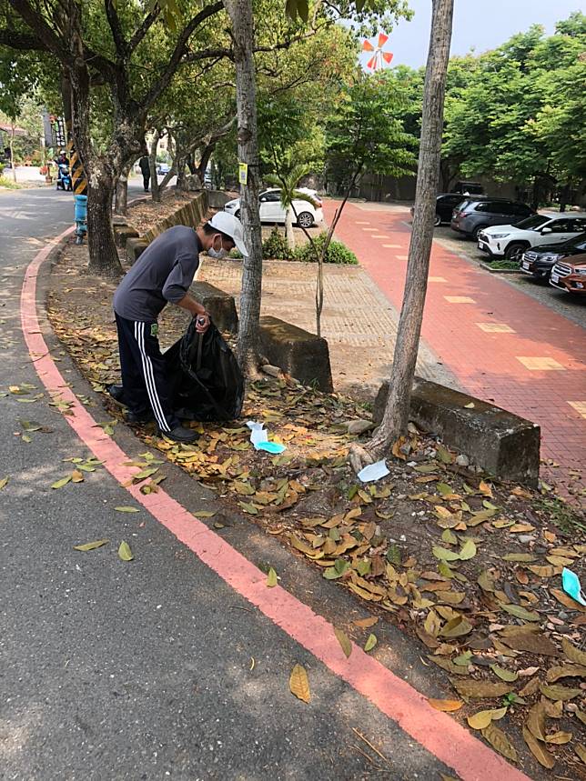 影／缺德！清水岩登山步道成口罩步道