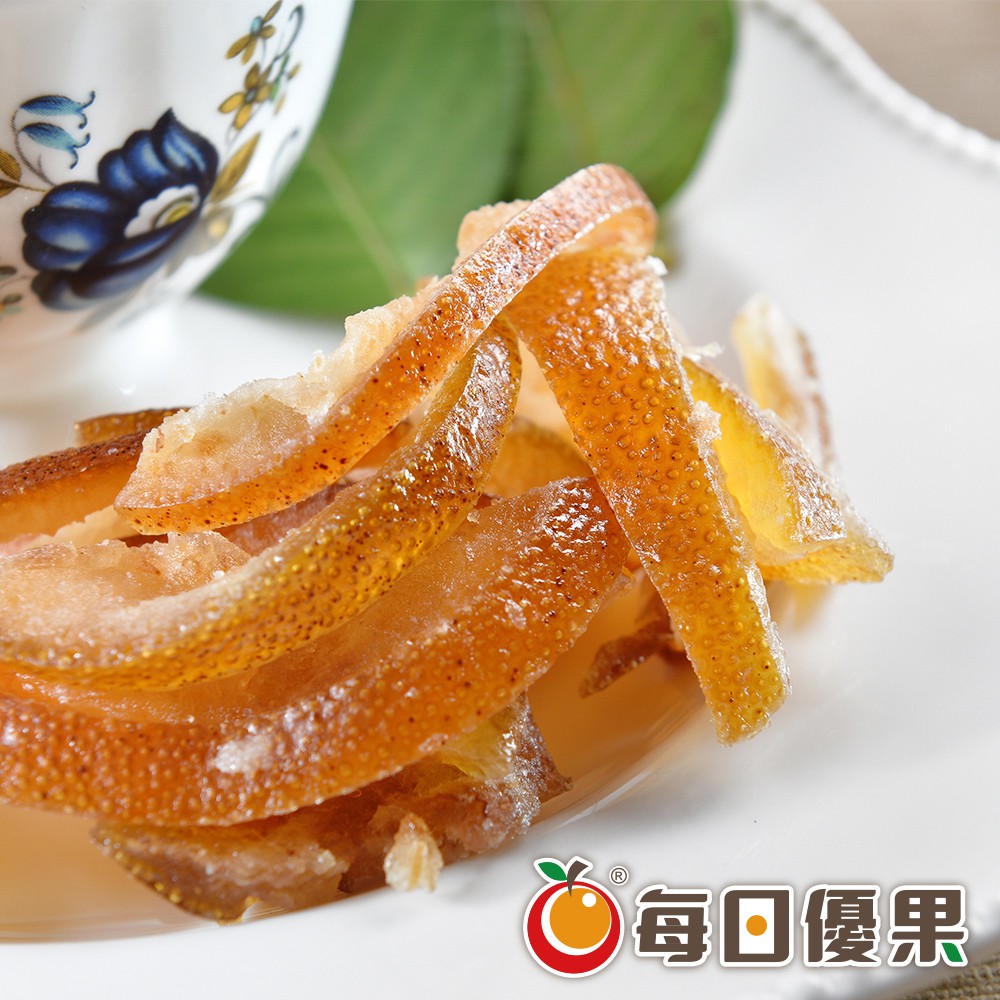 低溫烘焙製成。 ✔採用砂糖、非糖精。 ✔無添加防腐劑等人工添加物。 ✔保留柚子皮天然風味，香Q好吃！⭐品 名：鮮採黃金柚子皮 成 份：鮮採黃金柚子皮.砂糖 淨 重：500公克 保存期限：保存6個月，拆