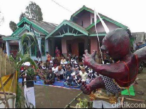 Umat Hindu Tengger Gelar Mecaru Netralisir Kekuatan Jahat