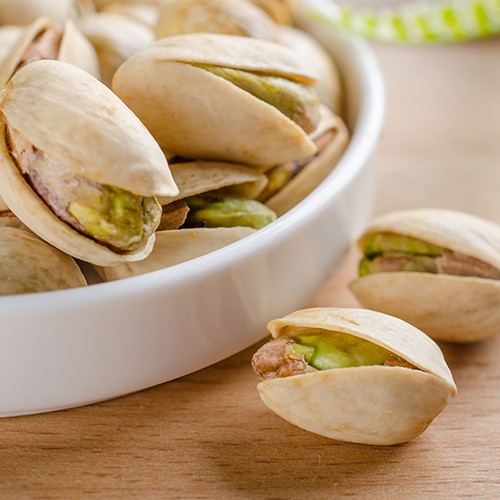 好吃的開心果，年貨必備，香脆好剝，富含堅果類營養食品資訊品名：開心果內容物名稱：開心果內容量：300公克±5%原產地(國)：產地/伊朗；製造地/台灣保存期限： 標示於包裝上製造 / 有效日期：標示於包