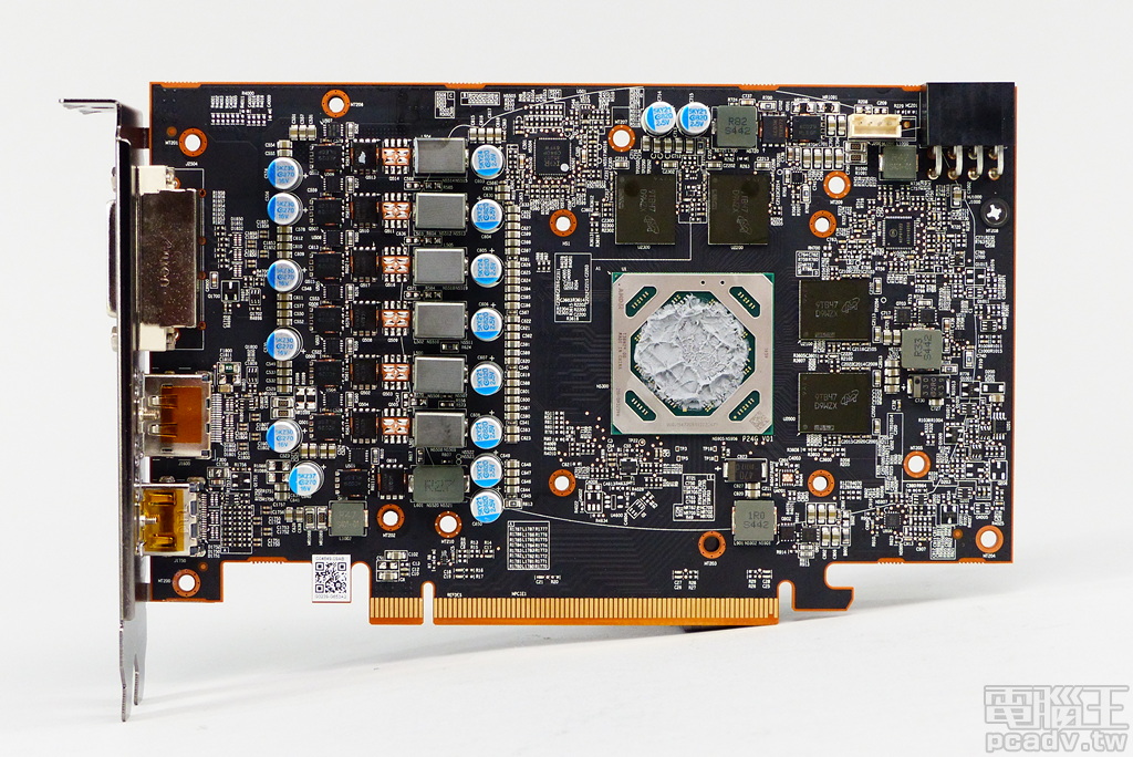 Red Dragon RX5500XT 8GB GDDR6 顯示卡電路板正面。