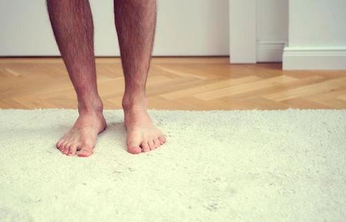 すね毛が濃い男は嫌われるのか 濃くなる原因と処理方法8選を紹介 オリーブオイルをひとまわしニュース