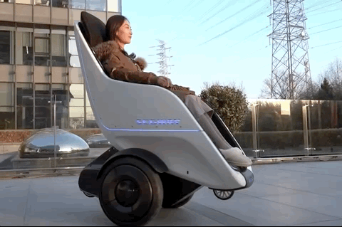 坐著操控的平衡車！Segway 推出 S-pod