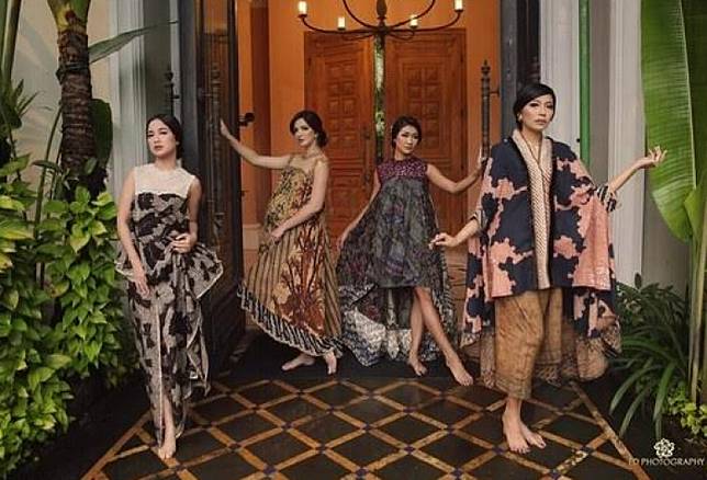 64 Model Baju Batik Nia Ramadhani HD Terbaik