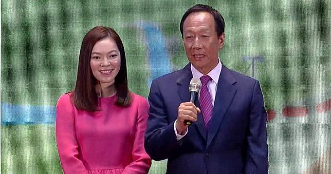 追老婆送早餐到房間　郭董自爆：我忍了一個晚上了