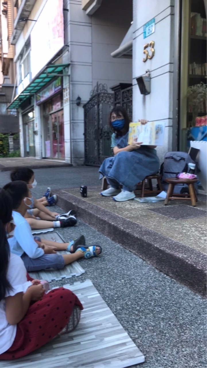 梅子老師創意作文（三峽樹林北大）。分享國小至國中學生閱讀寫作、書籍介紹、讀書會與課後共學共遊