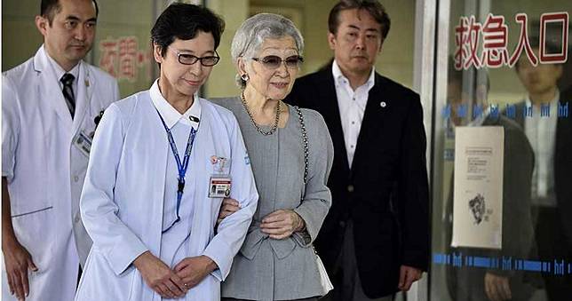 85歲日本上皇后美智子頻嘔吐伴血　醫院診斷：疑精神壓力