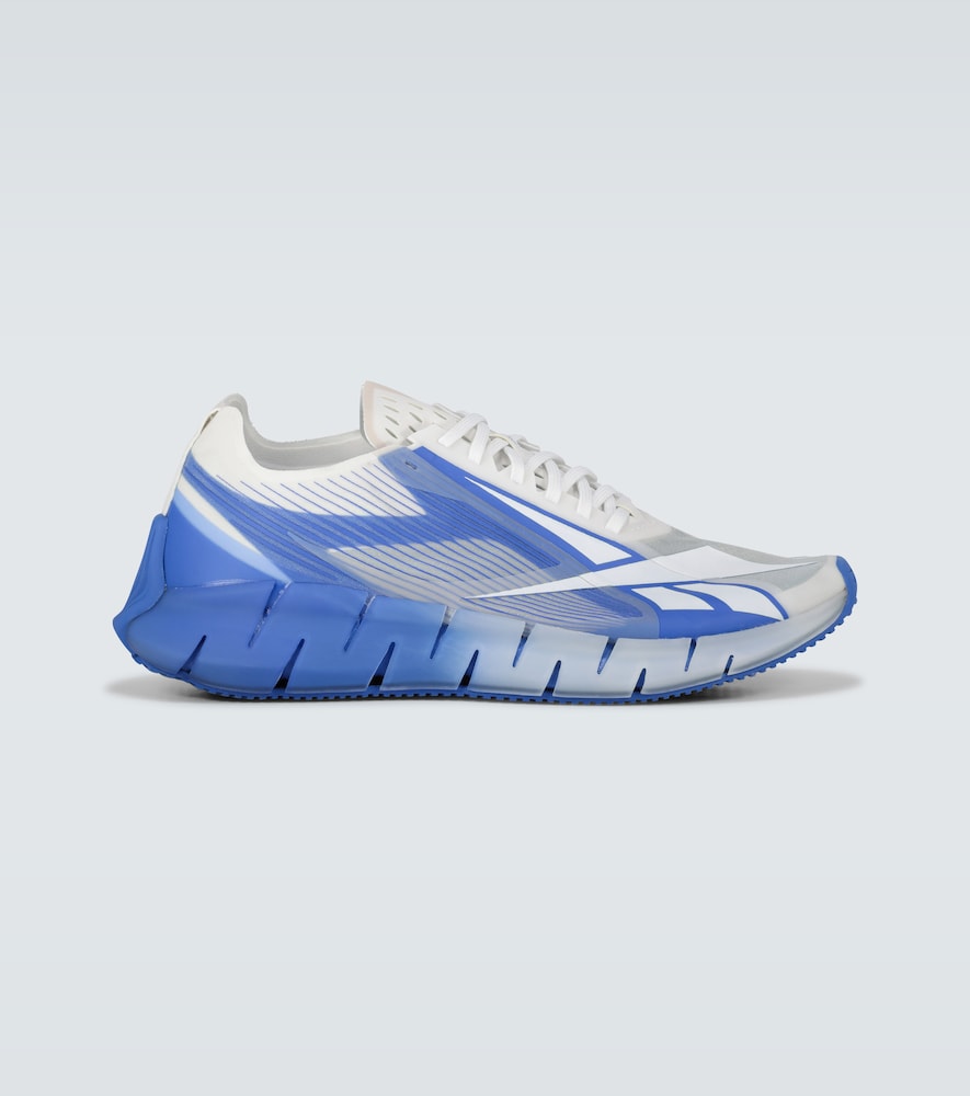 In collaboration with British label, Cottweiler, these Reebok sneakers convey dynamic movement throu