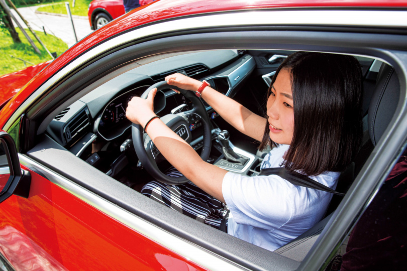 即使是嬌小的女生，開起Q3 Sportback也很帥氣。（圖／黃耀徵攝）
