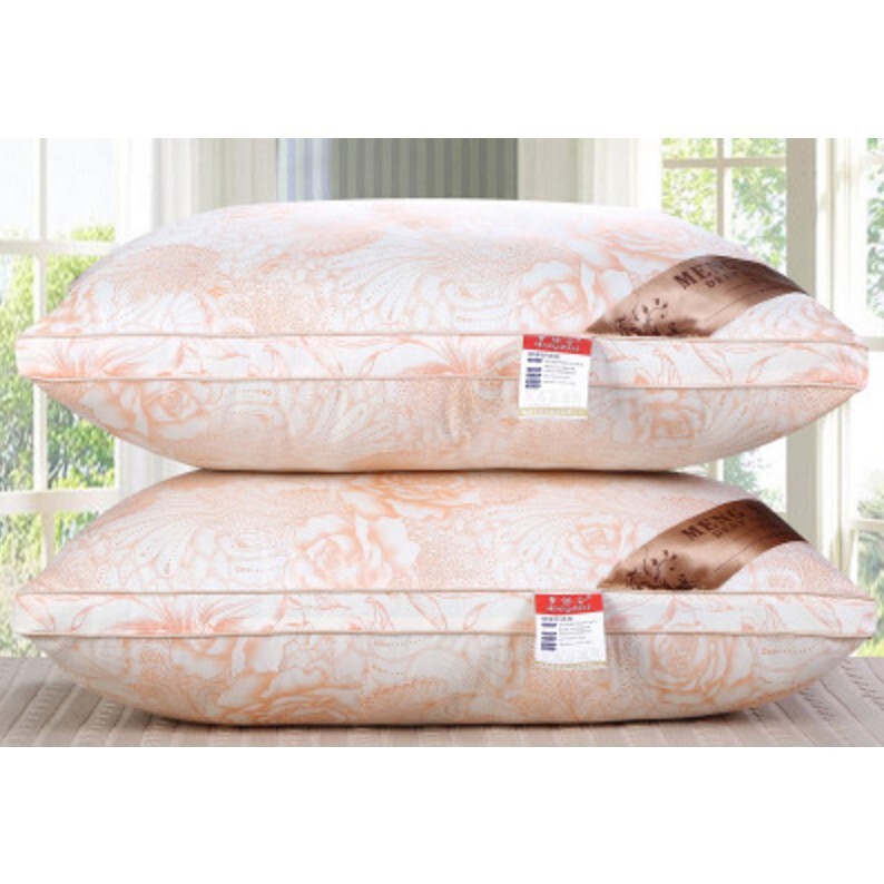全面枕芯 羽絲絨 全棉面料 健康可水洗用芯體驗 健康全面生活比內衣更柔軟 整晚更舒適 更透氣可水洗 不變形健康全棉面料 優質纖維填充 可水洗 久洗如新 優質棉花柔和 無刺激 無異味 無污染 氣息清新自