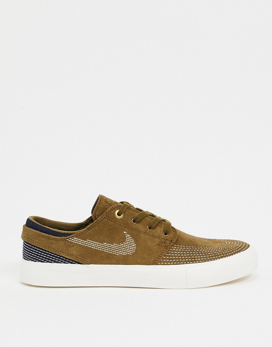 Trainers by Nike If in doubt, trainers Low-profile design Lace-up fastening Padded cuff Signature Ni