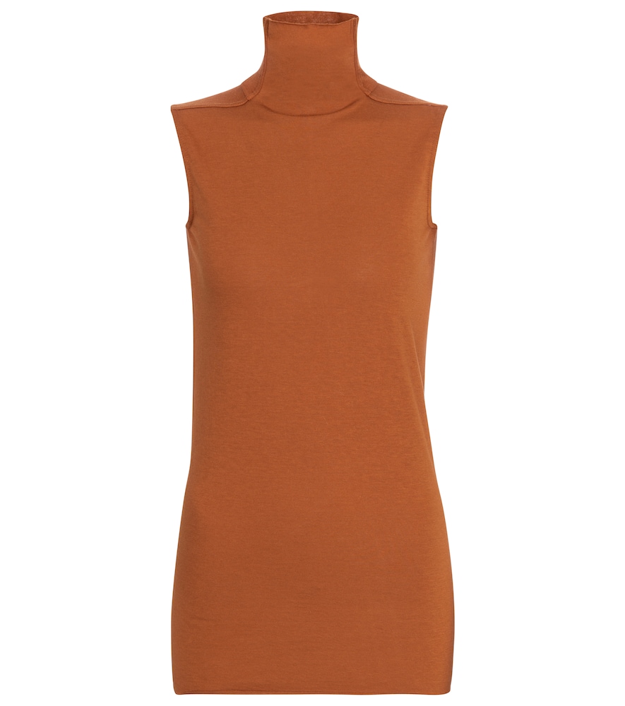 This top from the Lilies line by Rick Owens is a wardrobe essential with a point of difference.