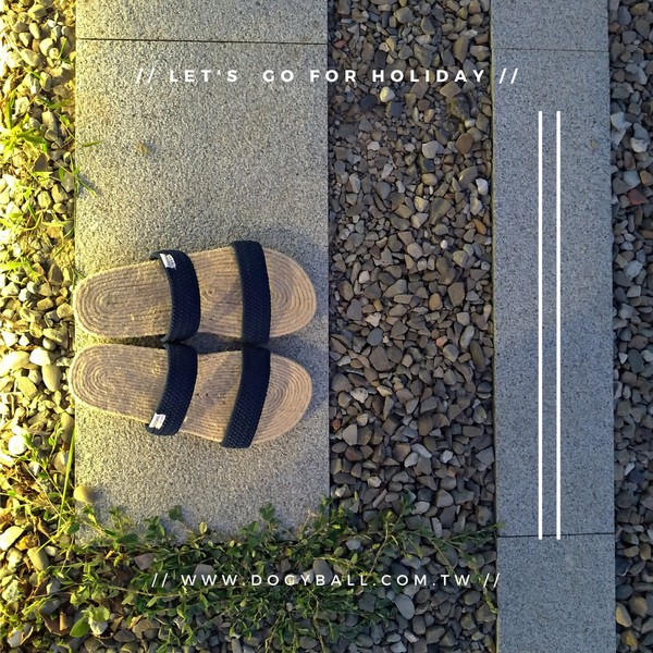 HOLIDAY 新春出遊特輯DOGYBALL MIT手作草編涼拖鞋 + 簡約實用旅遊護照夾1/13-1/22 原價1680 新春超質套裝組合只要980PS:購買後請備註您要的護照夾顏色【Dogybal