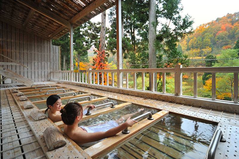 Public massage. 月見湯 баня. Public Bath in China.