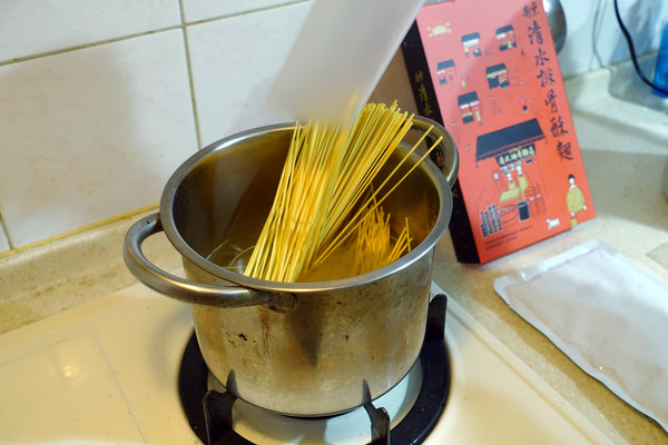 廟東排骨酥麵宅配-豐原廟東清水排骨酥麵即食料理包，排骨酥網購，冷藏宅配到家加熱即食，在家享受豐原廟東清水排骨酥的好滋味